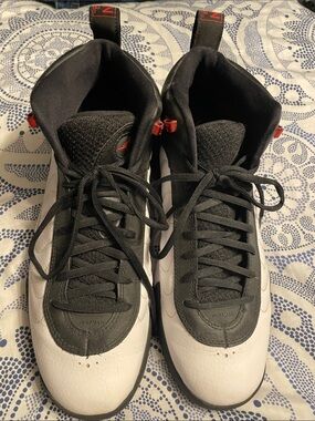 Air-Inspired Men's Basketball Shoes - Black & White